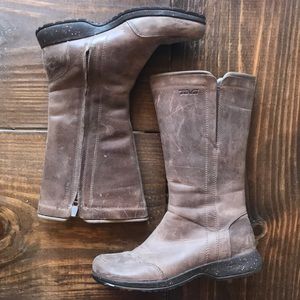 Teva Gray/Taupe Leather boots Size 7.5